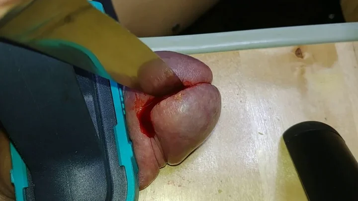 Sadistic Blood Play with Deep Cuts | PenisCrush.com