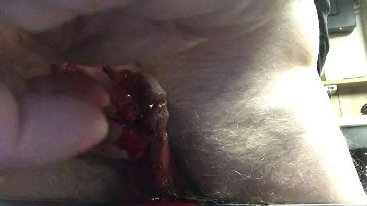 Long Screw insert – massive blood loss | PenisCrush.com